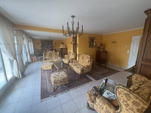 Appartement à vendre 337 000 € 4 pièces 2 chambres 131 m² Étage 3/4 Cambrai 59400