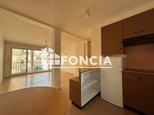 Appartement à louer 705 € 3 pièces 2 chambres 52 m² Étage 1/2 Hôtel de Ville Saint-Nazaire 44600