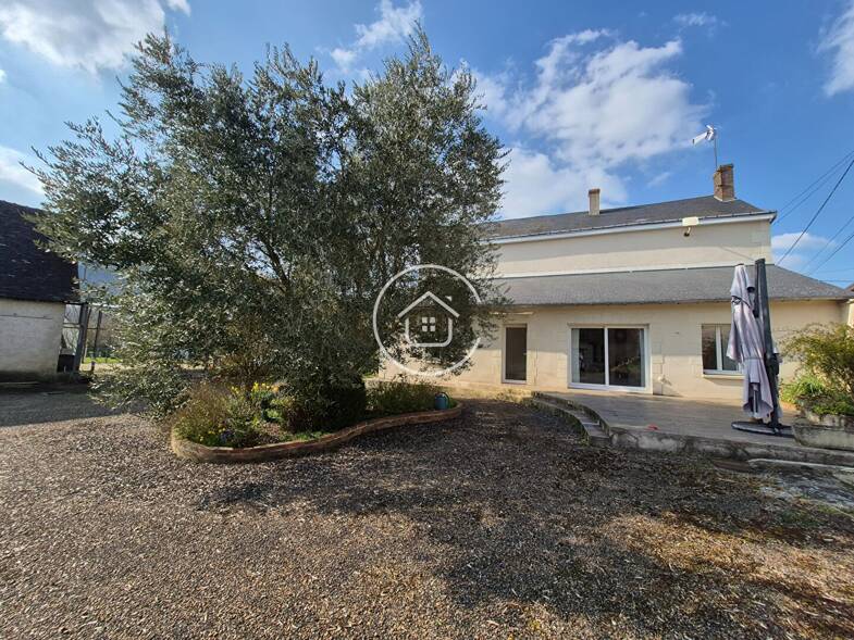 Maison à vendre 264 900 € 6 pièces 3 chambres 174 m² 2 610 m² de terrain Vendome 41100