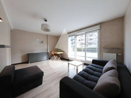 Appartement à vendre 166 000 € 3 pièces 2 chambres 64 m² RDC/4 Grand Bourg Évry-Courcouronnes 91000