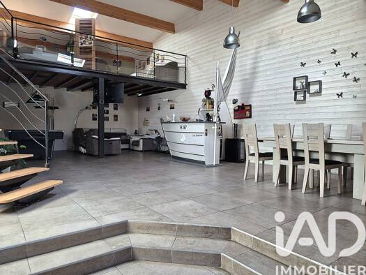 Maison à vendre 310 000 € 4 pièces 3 chambres 208 m² 126 m² de terrain Billom 63160