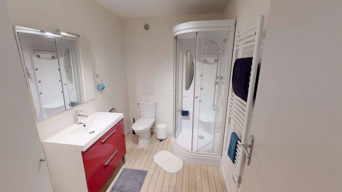 Chambre dans le 33 cours Gambetta - Colocation — 16