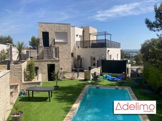 Maison à vendre - Première occupation 720 000 € 15 pièces 7 chambres 274 m² 684 m² de terrain Hôpital Nîmes 30000