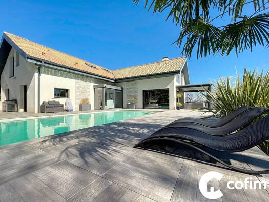 Maison à vendre 650 000 € 12 pièces 6 chambres 279 m² 3 331 m² de terrain Est Orleix 65800