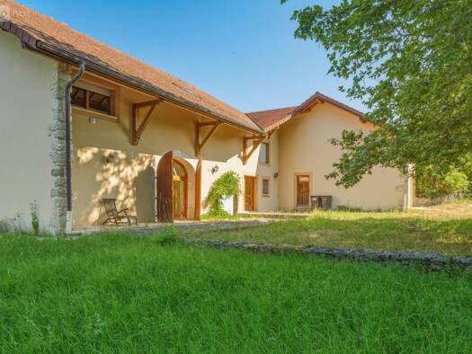 Maison à vendre 2 500 000 € 11 pièces 8 chambres 661 m² 31 616 m² de terrain Divonne-les-Bains 01220