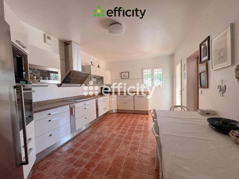 Maison à vendre, 217m², NANS LES PINS