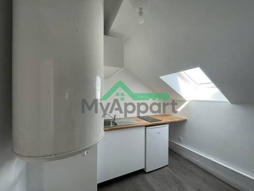 Appartement à louer 340 € 2 pièces 1 chambre 29 m² 2ème étage Les Ayvelles 08000