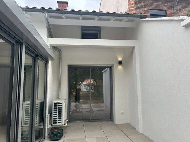 TOULOUSAINE TYPE 4 ENTIEREMENT RENOVEE AVEC PRESTATIONS HAUT DE — 15