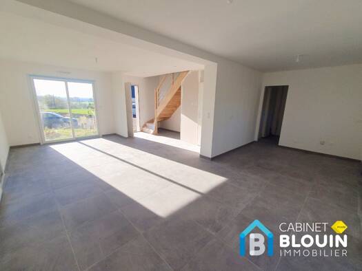 Maison à vendre - Première occupation 246 225 € 4 pièces 3 chambres 96 m² 400 m² de terrain Les Touches 44390