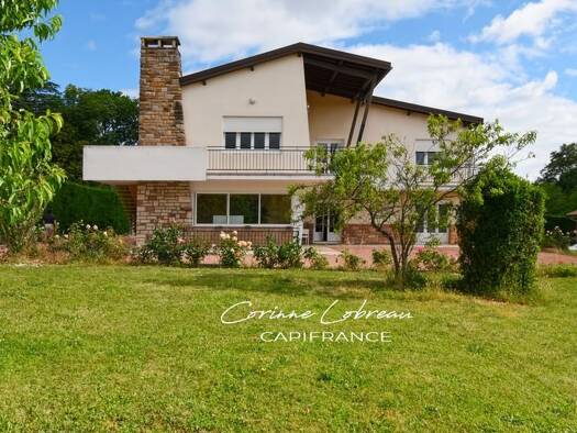 Maison à vendre 320 000 € 8 pièces 5 chambres 180 m² 3 898 m² de terrain Levigny-Le Bourg Charnay-lès-Mâcon 71850