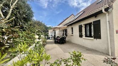 Maison à vendre 363 000 € 5 pièces 3 chambres 97,9 m² 377 m² de terrain Petit Dammarie-Croix Saint Jacques Dammarie-les-Lys 77190