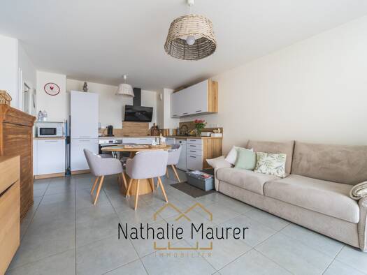 Appartement à vendre 165 000 € 2 pièces 1 chambre 42 m² Étage 3/5 Centre Lingolsheim 67380