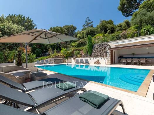 Maison à louer 10 000 € 7 pièces 5 chambres 366 m² 2 586 m² de terrain Ecarts Sud Valbonne 06560