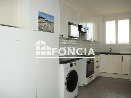 Appartement à louer 1 150 € 4 pièces 3 chambres 74,8 m² 3ème étage Grosse Pierre-Foch-Dunant-Guynemer-Collinet Meaux 77100