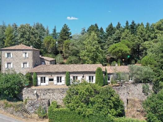 Maison à vendre - neuf 1 565 000 € 20 pièces 8 chambres 556 m² 15 643 m² de terrain Saint-Étienne-de-Serre 07190