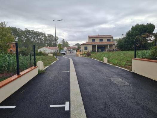 Terrain constructible viabilisé à vendre 139 000 € 556 m² de terrain Gragnague 31380