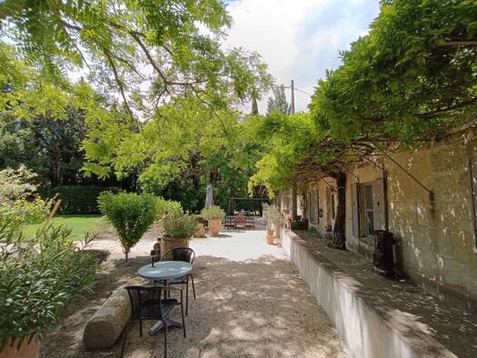 Mas à vendre 1 450 000 € 11 pièces 6 chambres 320 m² 5 000 m² de terrain Centre Ville-Mejan-La Cité Arles 13200