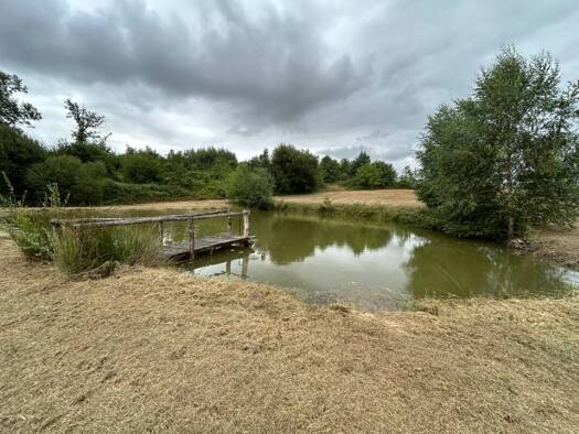 Propriété de loisirs à vendre 19 800 € 9 376 m² de terrain Ségur-le-Château 19230
