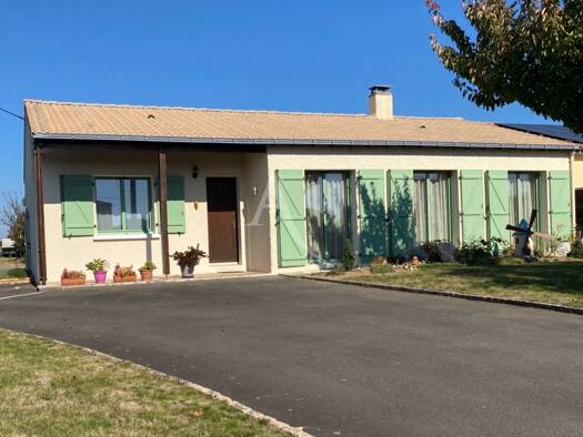 Maison de plain-pied à vendre 234 300 € 5 pièces 3 chambres 100 m² 700 m² de terrain Bourg La Chevrolière 44118