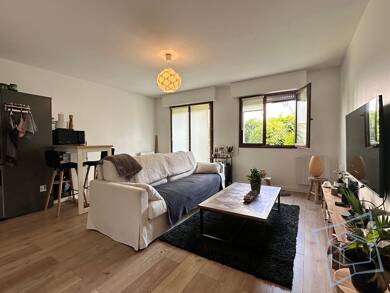 Appartement à louer 895 € 2 pièces 1 chambre 46 m² Voisins le Bretonneux 78960