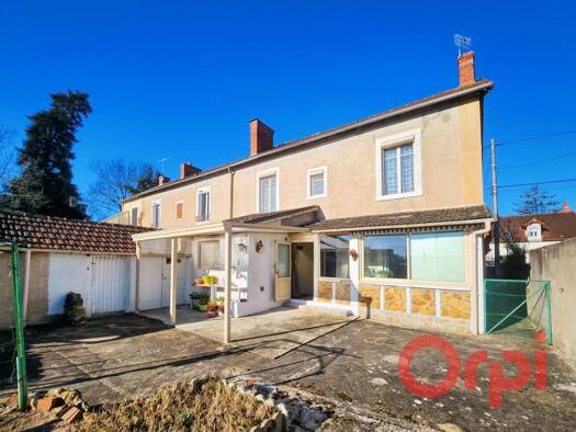 Maison à vendre 110 000 € 5 pièces 4 chambres 108 m² 555 m² de terrain Vernet Saint-Amand-Montrond 18200