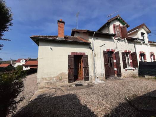 Maison à vendre 69 500 € 6 pièces 2 chambres 112 m² 554 m² de terrain Les Gacheres Gueugnon 71130