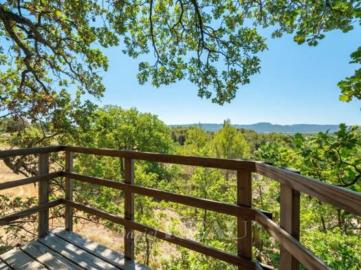 Maison à vendre 1 850 000 € 9 pièces 7 chambres 300 m² 43 814 m² de terrain Lauris 84360