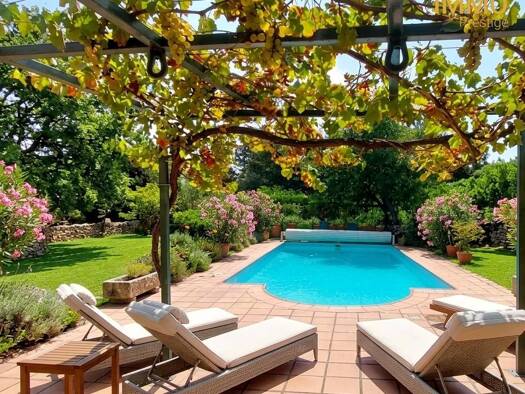 Maison à vendre 515 000 € 6 pièces 4 chambres 227 m² 2 566 m² de terrain Gres de Tousilles Bollène 84500