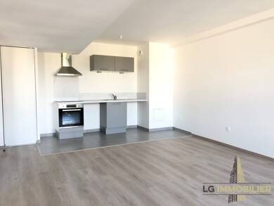 Appartement à louer 728 € 2 pièces 1 chambre 46,6 m² RDC Compiegne 60200