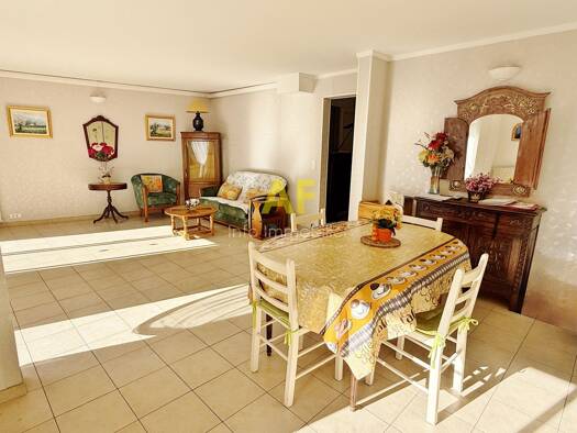 Appartement à vendre 425 000 € 3 pièces 2 chambres 77,78 m² 7 étages Plateau Notre Dame Sud-Bord de mer-Beaurivage Saint-Raphaël 83700
