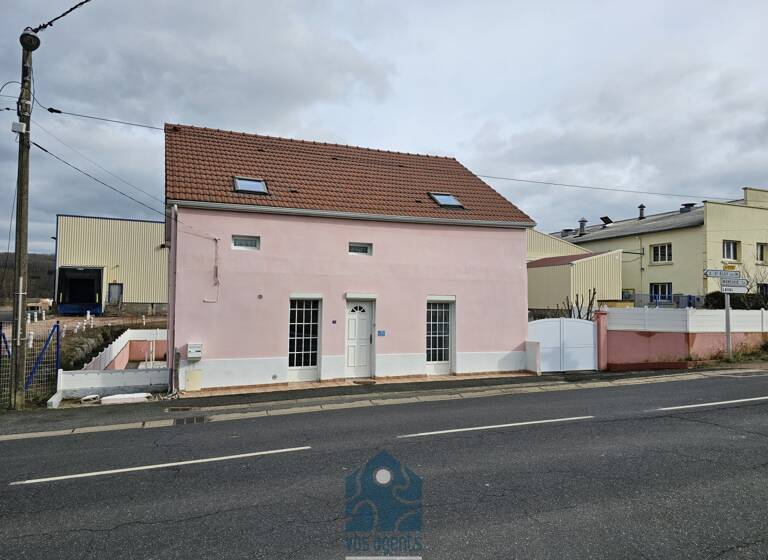 Maison à vendre 96 000 € 3 pièces 2<br/>chambres 100 m²<br/>superficie 583 m²<br/>terrain St Eloy les Mines 63700
