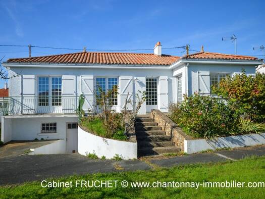 Maison à vendre 205 500 € 4 pièces 3 chambres 96 m² 696 m² de terrain Chantonnay 85110