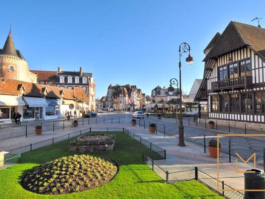 Local commercial à vendre 1 350 000 € 90 m² de surface de vente Deauville 14800