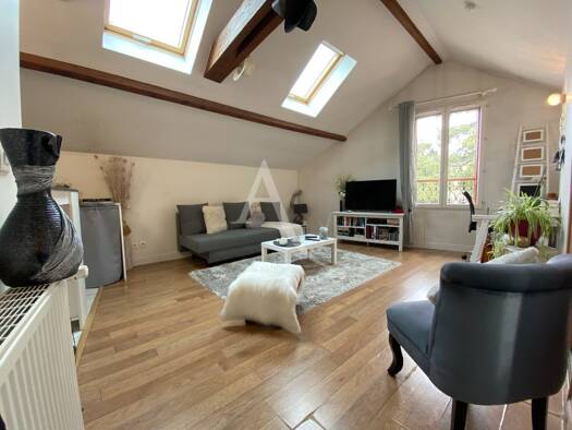 Appartement à louer 730 € 1 pièce 32 m² Étage 2/2 Denouval Andrésy 78570