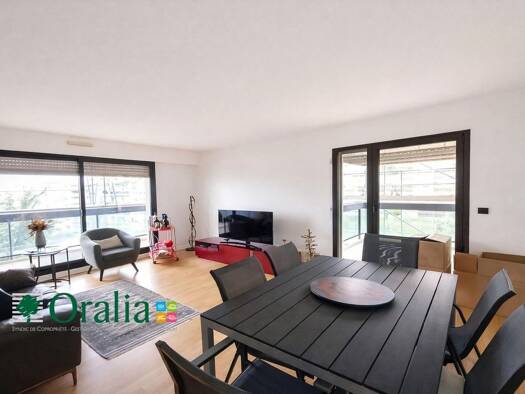 Appartement à louer 1 201 € 4 pièces 3 chambres 84,8 m² 4ème étage Caudéran Bordeaux 33200