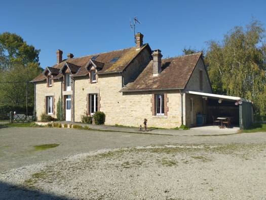 Ferme à vendre 560 000 € 13 pièces 7 chambres 385 m² 40 000 m² de terrain Hauterive 61250