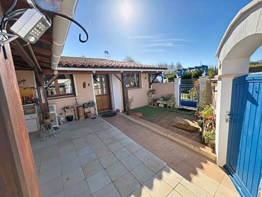 Maison de plain-pied à vendre 209 990 € 4 pièces 2 chambres 110 m² 294 m² de terrain Geoffroy Martel Saintes 17100
