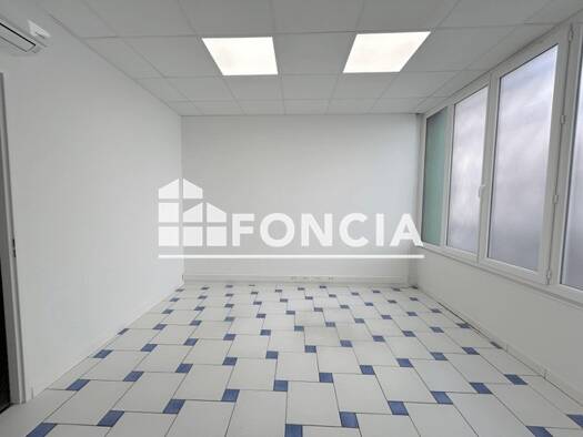 Local commercial à louer 600 € 41 m² de surface de vente Argensol Orange 84100