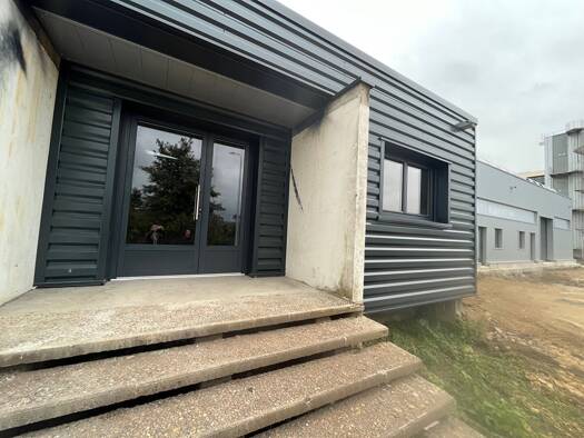 Local d'activités à louer 3 150 € 393 m² d'espace de stockage Tilleroyes Besançon 25000