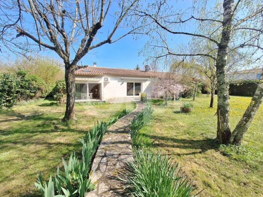 Maison à vendre 349 200 € 4 pièces 3 chambres 134,7 m² 1 608 m² de terrain Médis 17600