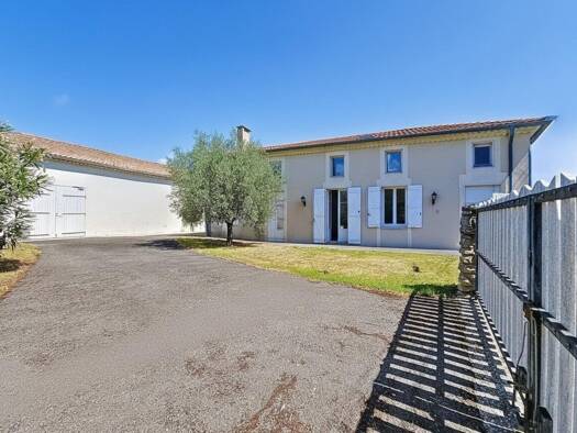 Maison à vendre 198 000 € 7 pièces 4 chambres 194 m² 563 m² de terrain Saint-Yzans-de-Médoc 33340