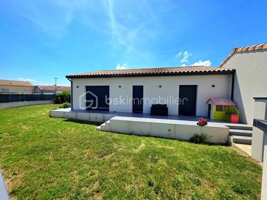 Maison de plain-pied à vendre 309 900 € 4 pièces 3 chambres 130 m² 450 m² de terrain Sud Pierrelatte 26700