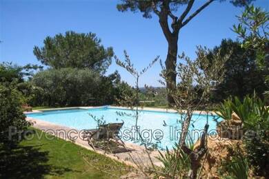 Maison à louer 4 300 € 6 pièces 4 chambres 210 m² 2 000 m² de terrain Aix-en-Provence 13100