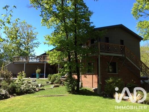 Demeure à vendre 1 627 500 € 12 pièces 7 chambres 283 m² 40 000 m² de terrain Centre Saintes 17100
