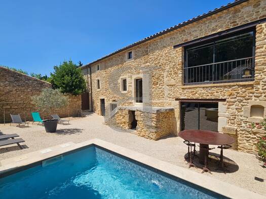 Maison à vendre 639 000 € 7 pièces 3 chambres 192 m² 863 m² de terrain Sainte-Cécile-les-Vignes 84290