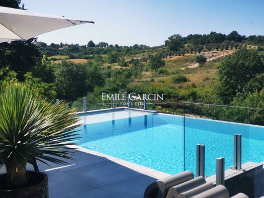 Maison de plain-pied à vendre 880 000 € 7 pièces 4 chambres 200 m² 2 300 m² de terrain Barjac 30430