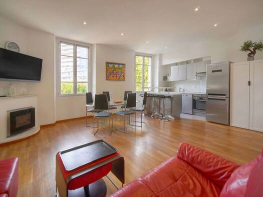 Appartement à vendre 439 000 € 3 pièces 2 chambres 70 m² Étage 3/3 Suquet Cannes 06400