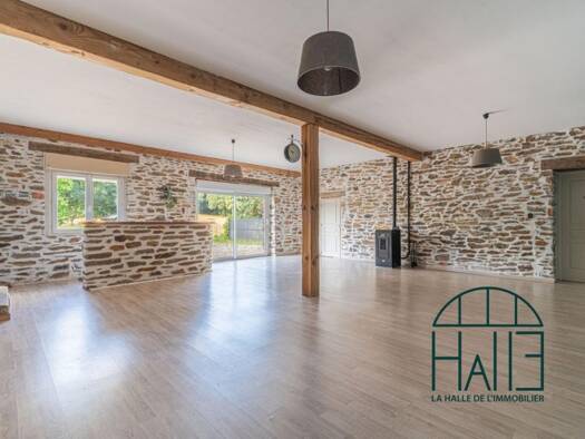 Maison à vendre 189 300 € 5 pièces 3 chambres 220 m² 2 300 m² de terrain Châlus 87230