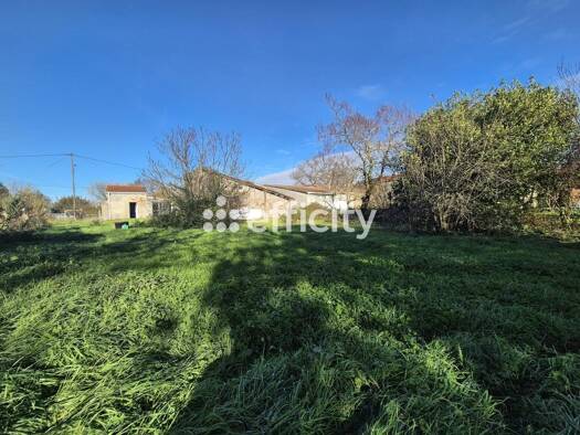 Maison de plain-pied à vendre 89 900 € 4 pièces 3 chambres 100 m² 672 m² de terrain Lesparre-Médoc 33340