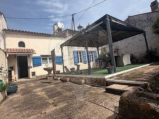 Maison à vendre 233 000 € 7 pièces 4 chambres 145 m² 420 m² de terrain Pisany 17600